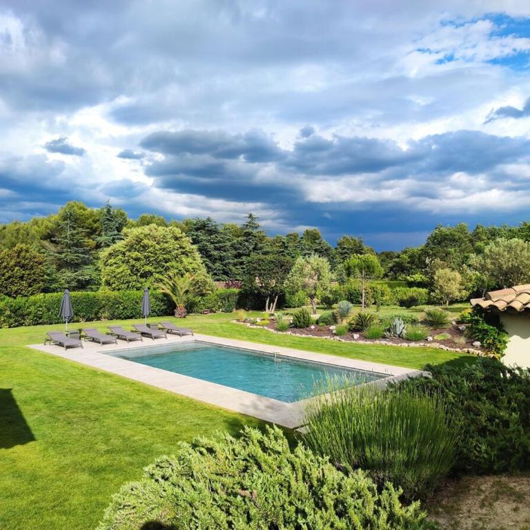 Villa haut de gamme avec piscine et grand jardin - Villa avec Piscine Privée - 52