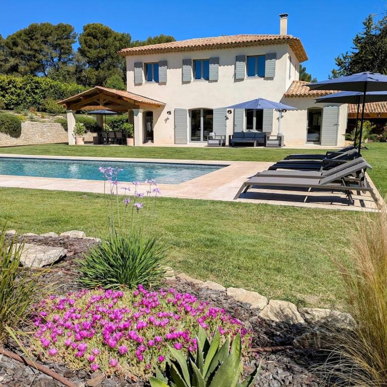 Villa haut de gamme avec piscine et grand jardin - Villa avec Piscine Privée - 55