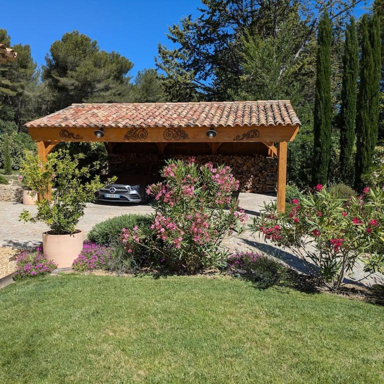Villa haut de gamme avec piscine et grand jardin - Villa avec Piscine Privée - 65