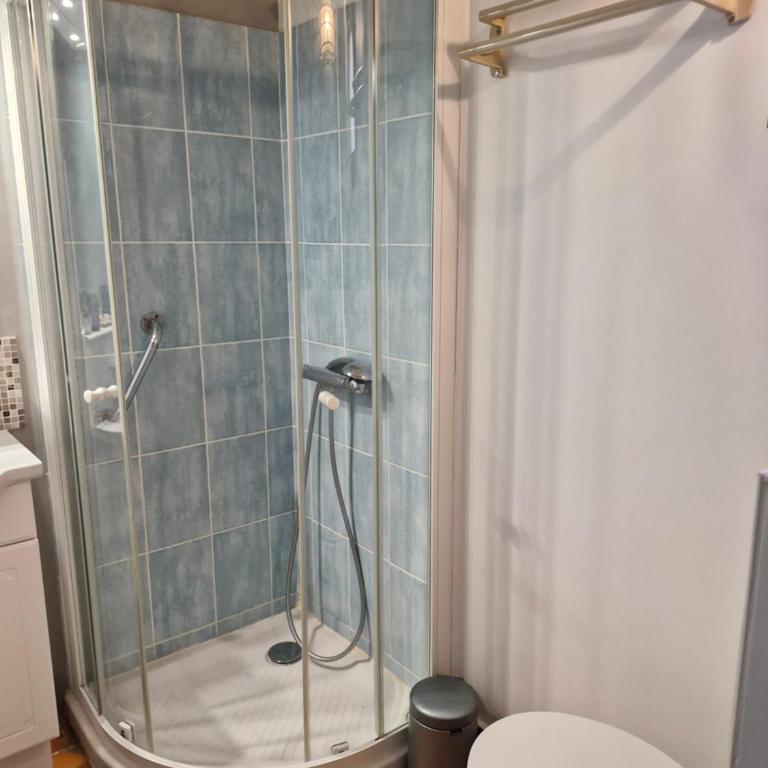 Maisonnette de charme dans domaine naturiste au pied du Mont Ventoux ! - Maison 2 Chambres - 13