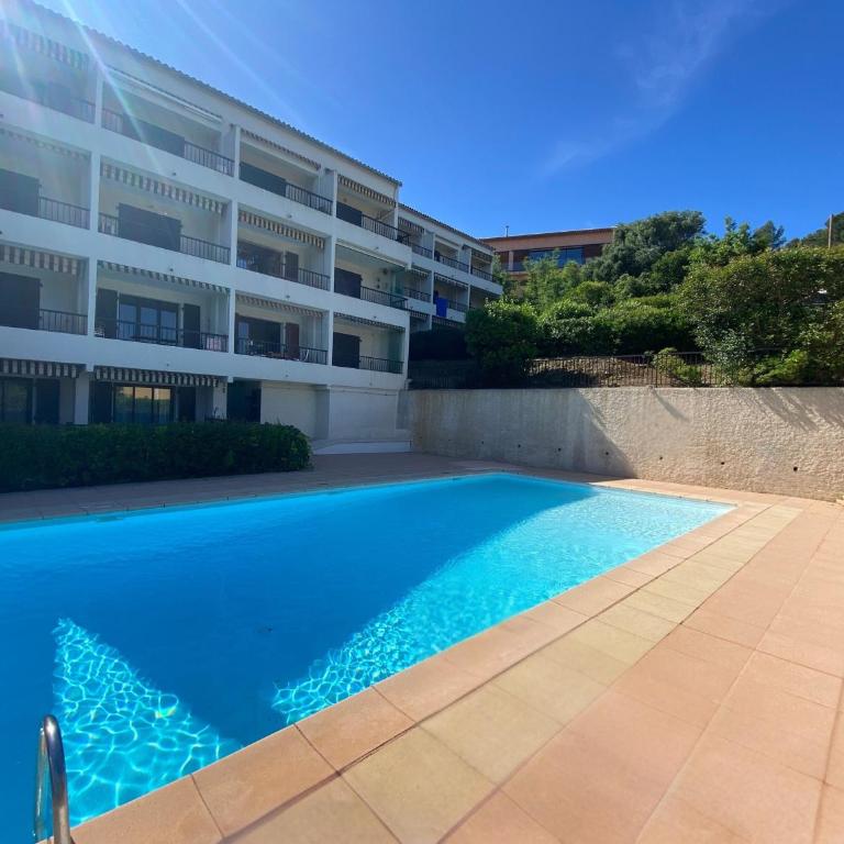 LA BAIE Studio cabine climatisé, vue mer, pour 4 personnes avec piscine sur la presqu'île de Giens à Hyères - Studio-Apartment - 5
