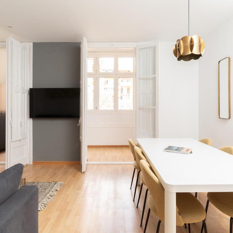 TSA Gran Via - Four-Bedroom Apartment - 4