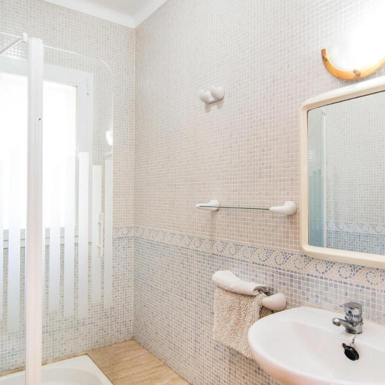 Oasis Can Picafort - Four-Bedroom Vacation Home - 17
