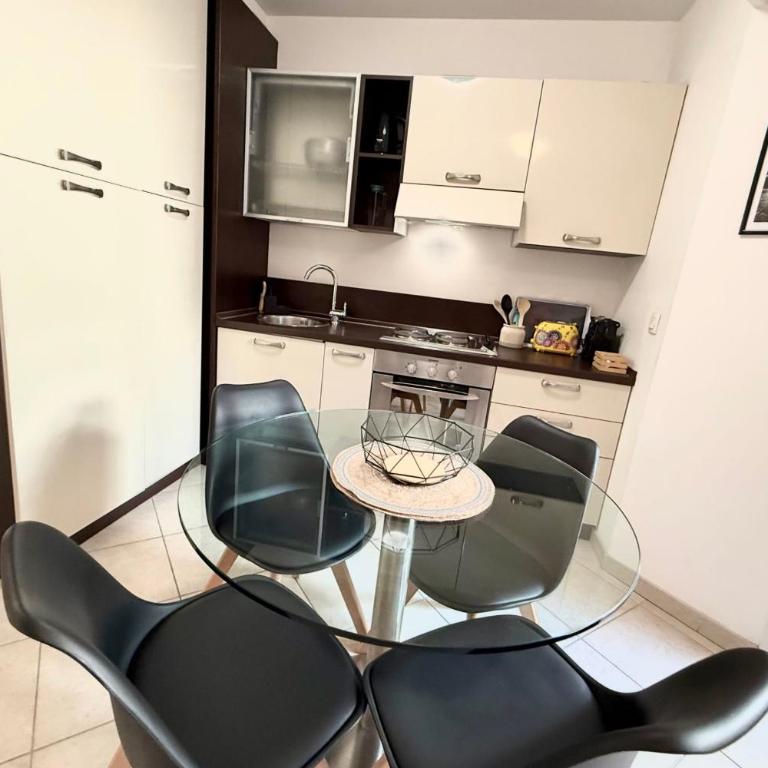 JUAN LES PINS - 2 people - Close to beaches and shops - Appartement - 6