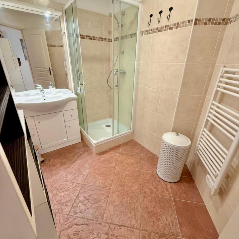 JUAN LES PINS - 2 people - Close to beaches and shops - Appartement - 17