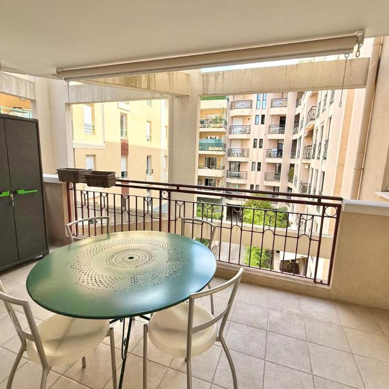 JUAN LES PINS - 2 people - Close to beaches and shops - Appartement - 9