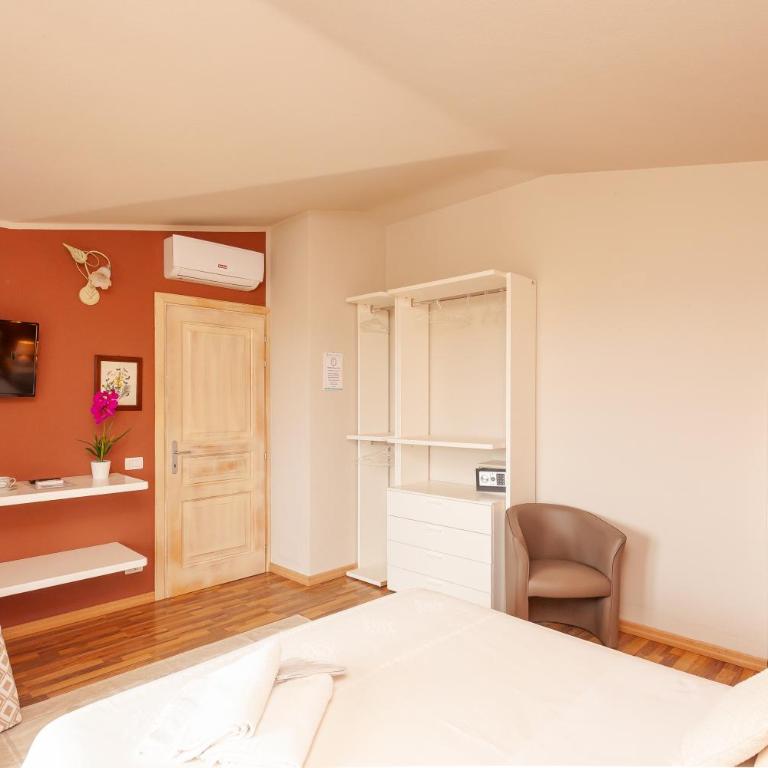 Domus Francy - Junior Suite with Sea View - 1