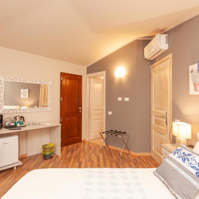 Domus Francy - Deluxe Triple Room with Sea View - 8