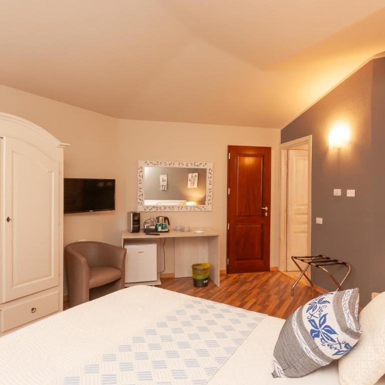 Domus Francy - Deluxe Triple Room with Sea View - 5