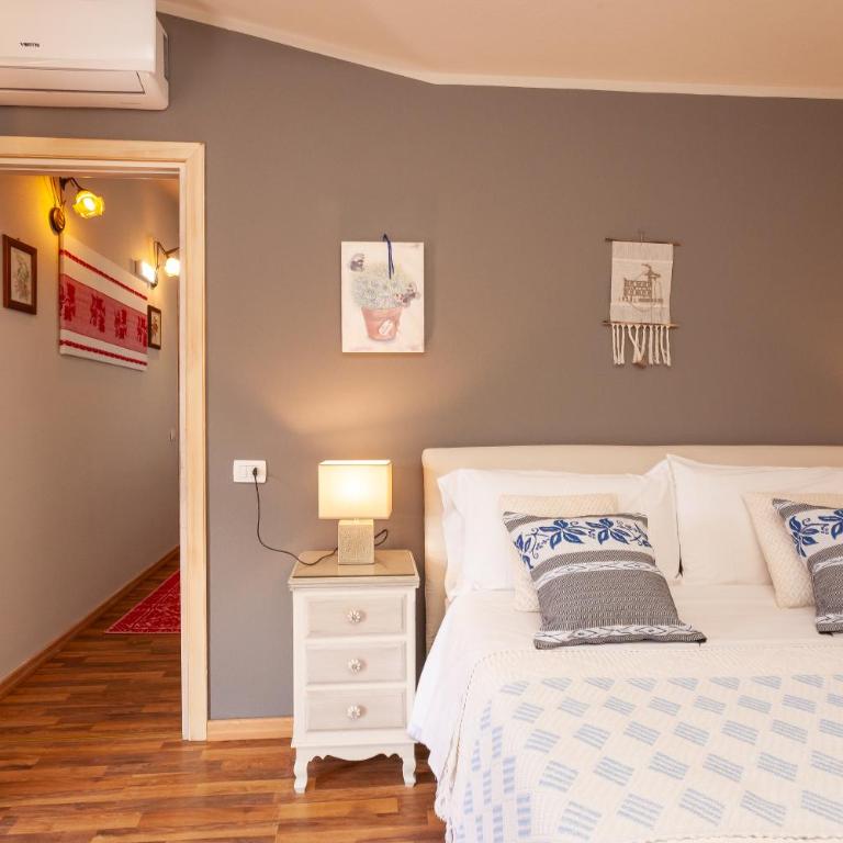 Domus Francy - Deluxe Triple Room with Sea View - 4