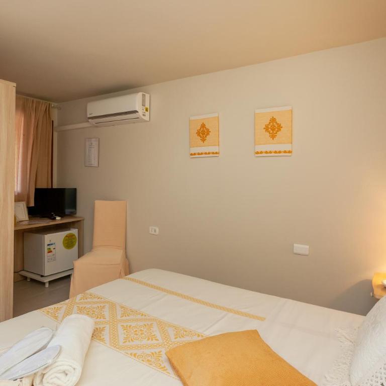 Domus Francy - Double Room with Patio - 8