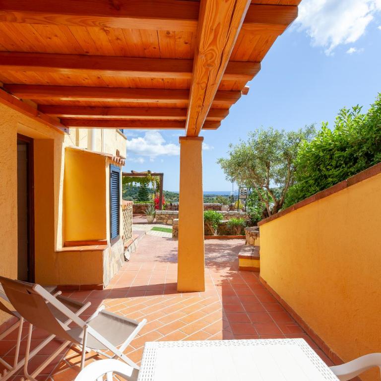 Domus Francy - Double Room with Patio - 11