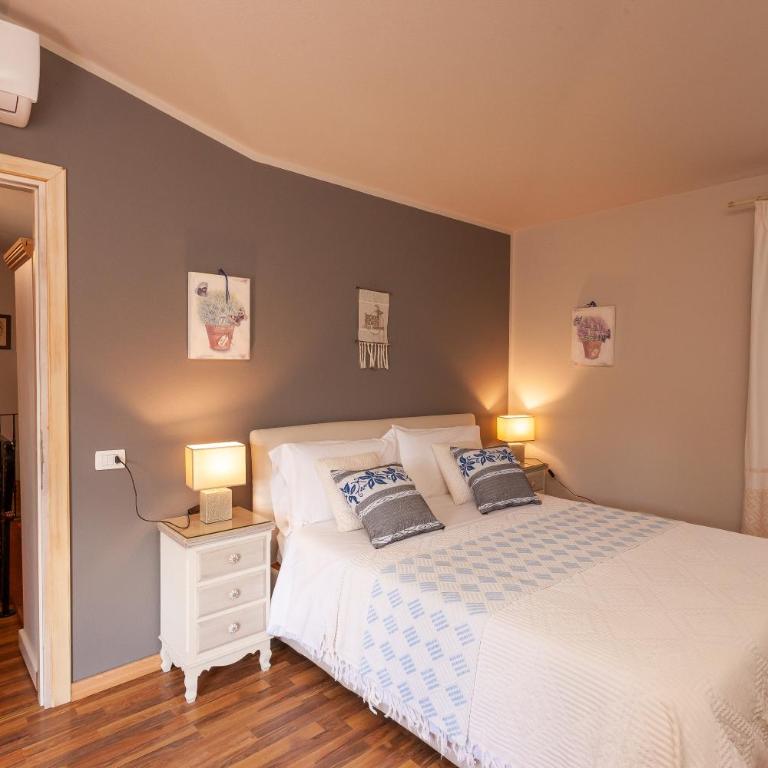Domus Francy - Deluxe Triple Room with Sea View - 12