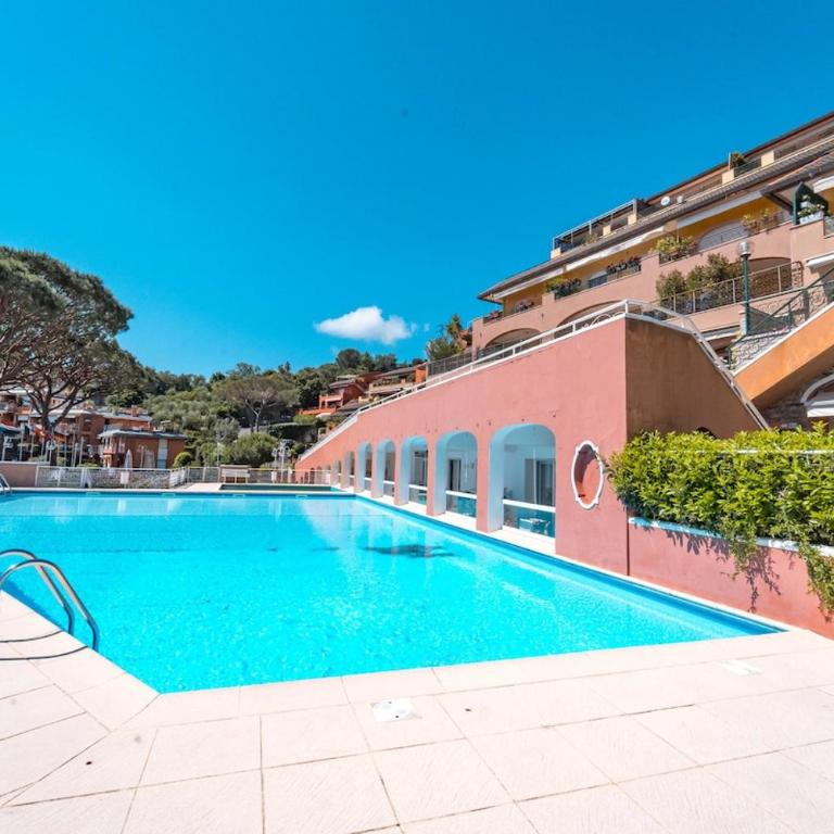 LuxuryResidence Portofino Vistamare&Piscina - Two-Bedroom Apartment - 56