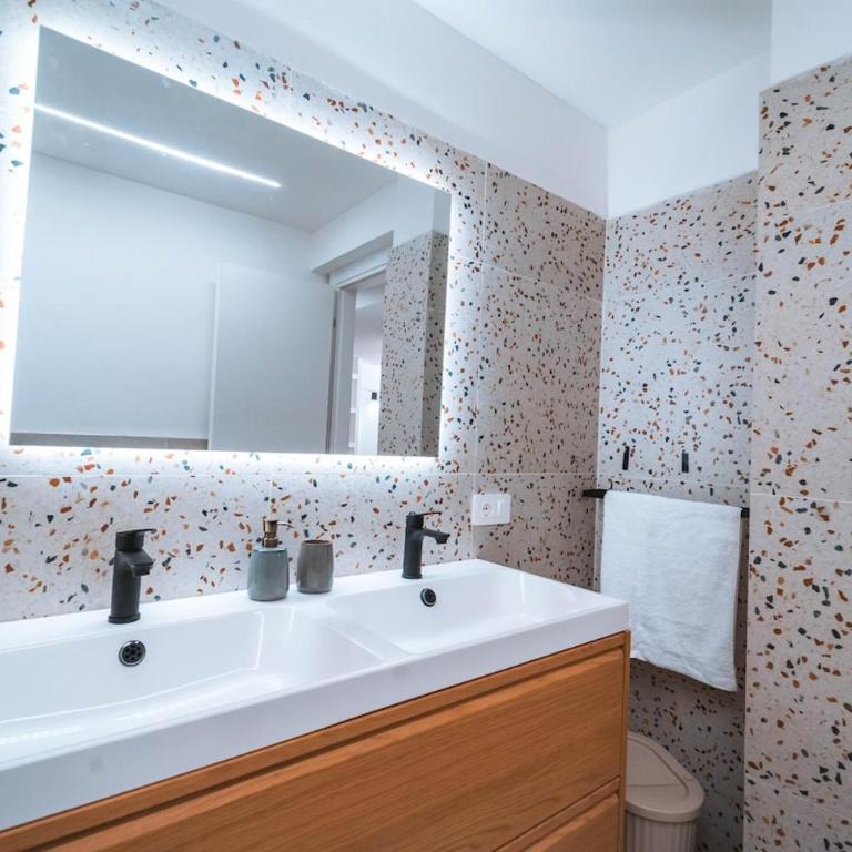 LuxuryResidence Portofino Vistamare&Piscina - Two-Bedroom Apartment - 41