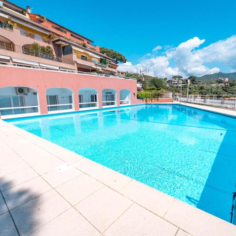 LuxuryResidence Portofino Vistamare&Piscina - Two-Bedroom Apartment - 60