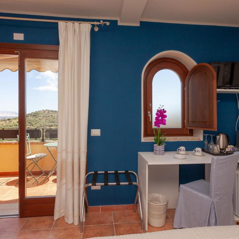Domus Francy - Deluxe Double Room with Sea View - 2