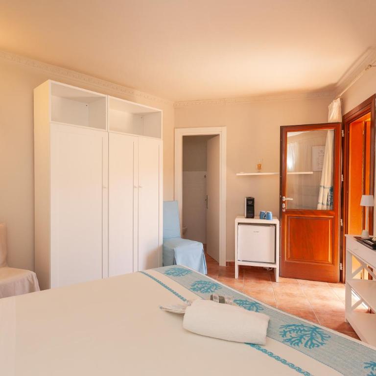 Domus Francy - Deluxe Double Room with Balcony and Sea View - 4