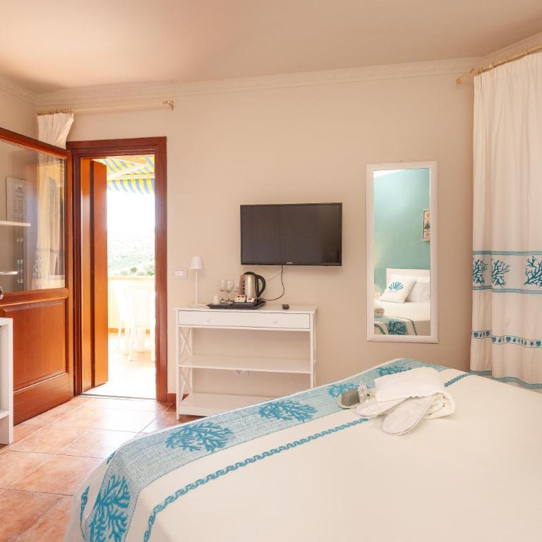 Domus Francy - Deluxe Double Room with Balcony and Sea View - 8