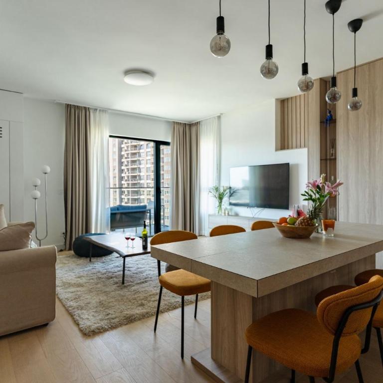 4 bedroom luxury apartment with park & river view - Four-Bedroom Luxury Apartment - 2