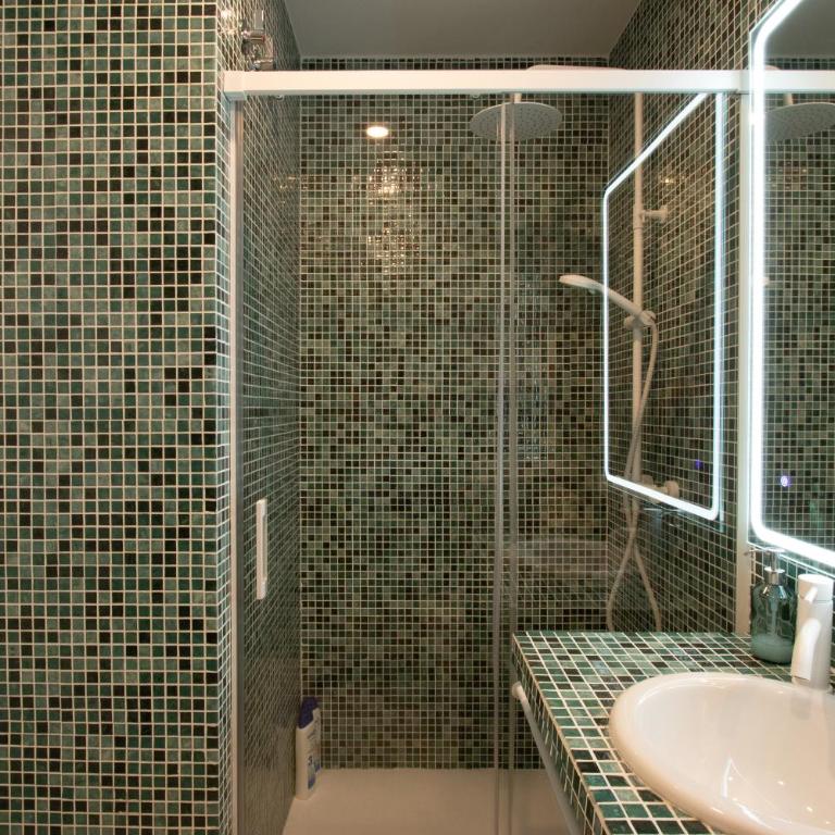 Apartment 1 City of Arts and science Fast Wifi 1 - One-Bedroom Apartment - 23