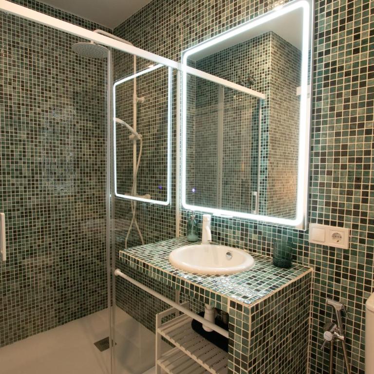Apartment 1 City of Arts and science Fast Wifi 1 - One-Bedroom Apartment - 26