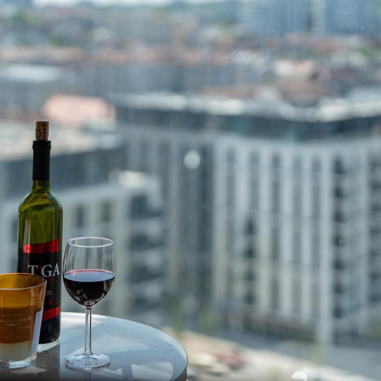 4 bedroom luxury apartment with park & river view - Four-Bedroom Luxury Apartment - 4