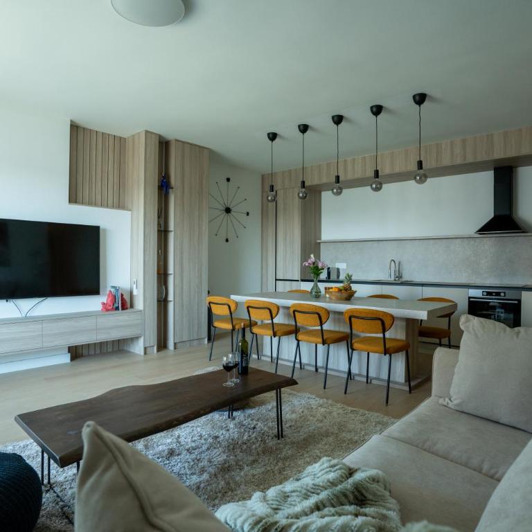 4 bedroom luxury apartment with park & river view - Four-Bedroom Luxury Apartment - 5