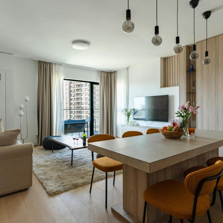 4 bedroom luxury apartment with park & river view - Four-Bedroom Luxury Apartment - 6