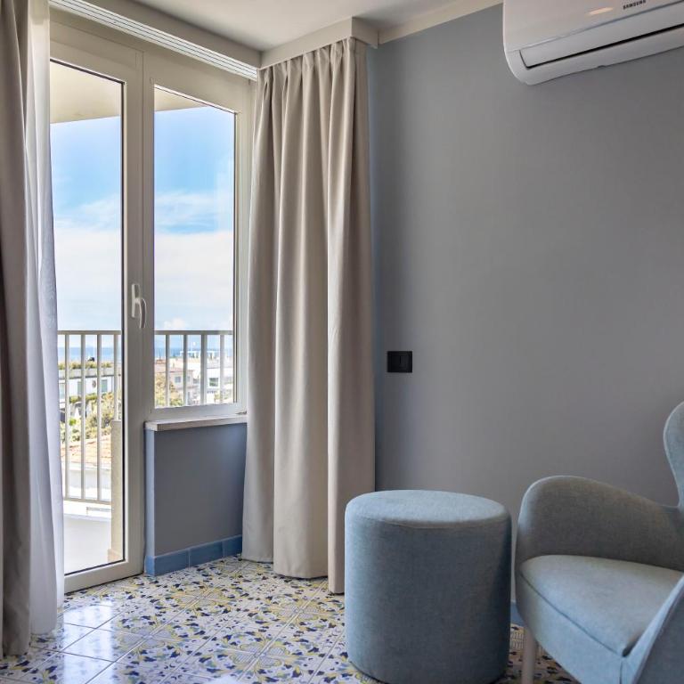 Grand Hotel - Camera Deluxe Matrimoniale/Doppia con Letti Singoli con Vista Mare - 1