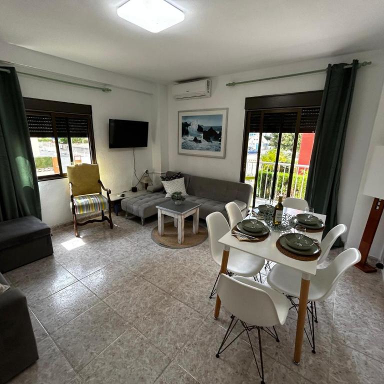 Menorca 100 m de Playa de Gandia 3 personas parking ascensor - Apartamento de 1 dormitorio - 56