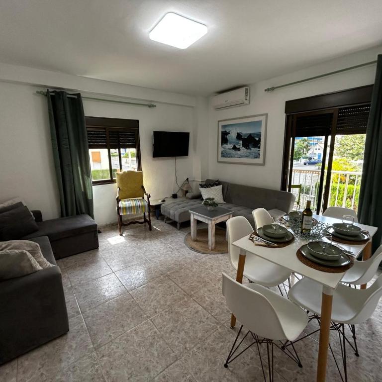 Menorca 100 m de Playa de Gandia 3 personas parking ascensor - Apartamento de 1 dormitorio - 58