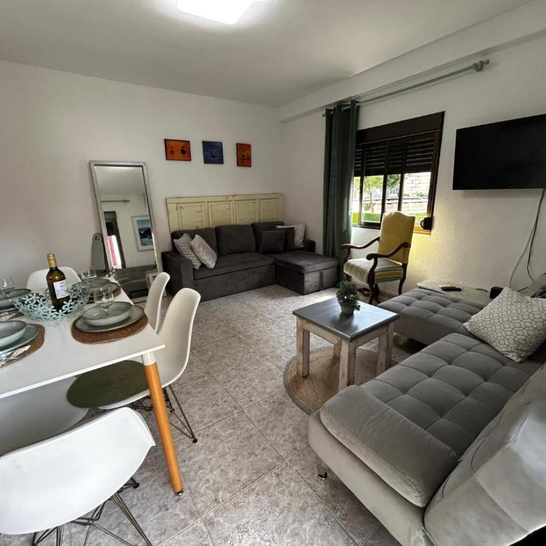 Menorca 100 m de Playa de Gandia 3 personas parking ascensor - Apartamento de 1 dormitorio - 63
