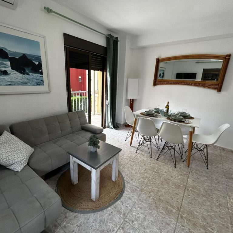 Menorca 100 m de Playa de Gandia 3 personas parking ascensor - Apartamento de 1 dormitorio - 65
