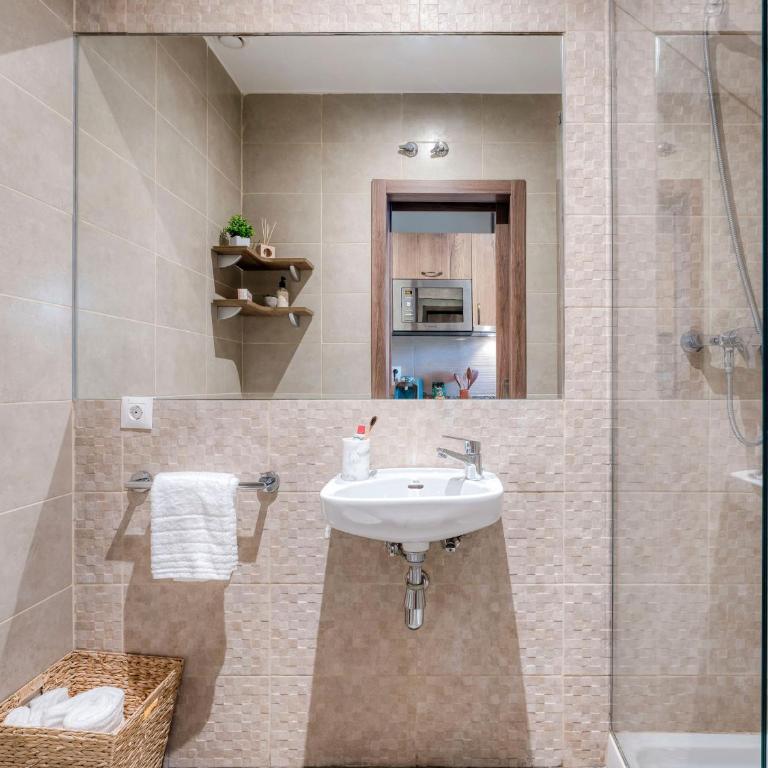 Livensa Living Studios Valencia Marina Real - Standard Double Room - 3