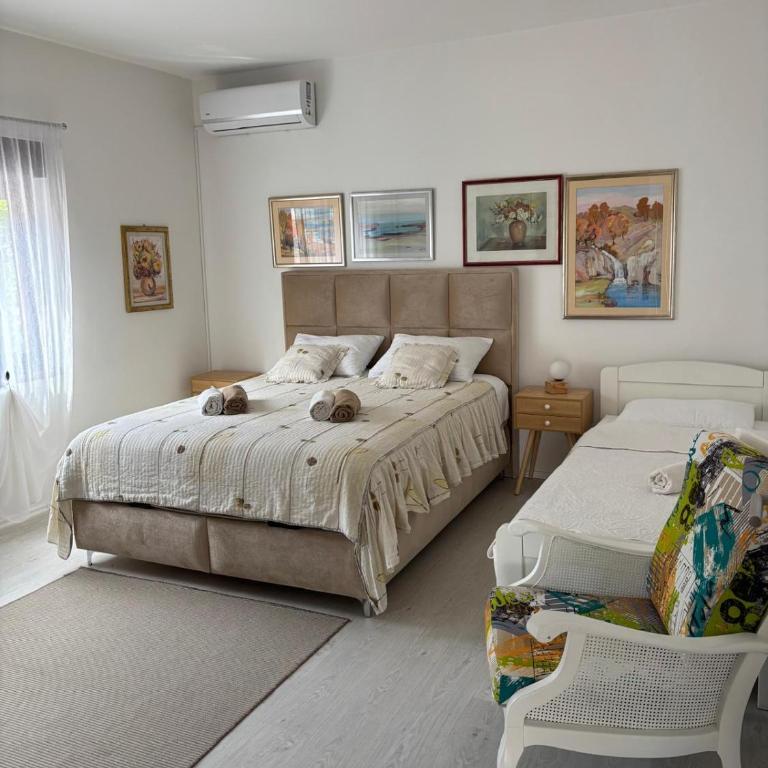 Villa Vita - Three-Bedroom Villa - 11