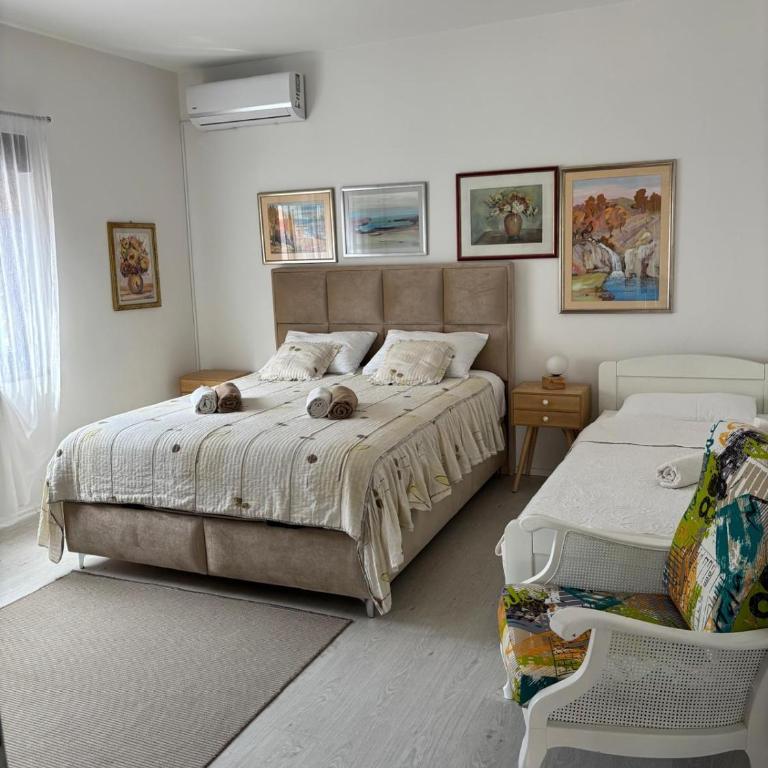 Villa Vita - Three-Bedroom Villa - 10