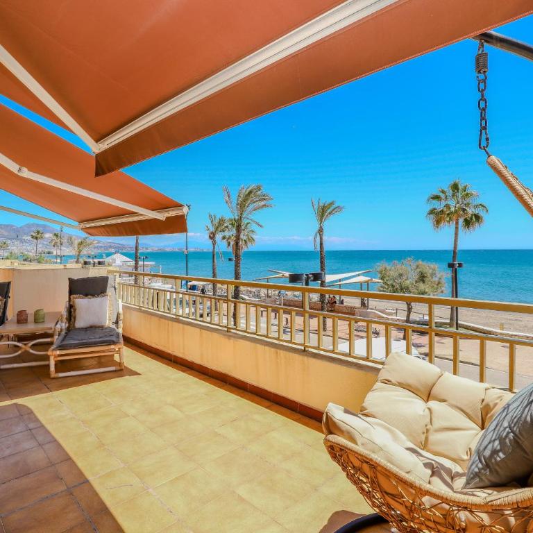 Prime location frontline beach Dona Sofia - Apartamento de 3 dormitorios con vistas al mar - 1