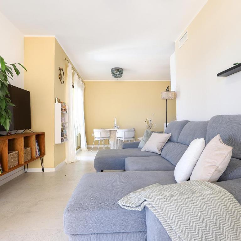 Prime location frontline beach Dona Sofia - Apartamento de 3 dormitorios con vistas al mar - 3
