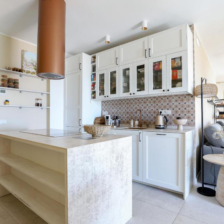 Prime location frontline beach Dona Sofia - Apartamento de 3 dormitorios con vistas al mar - 4