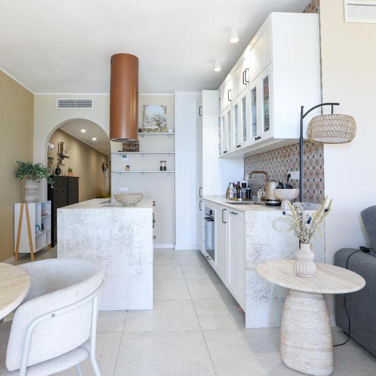 Prime location frontline beach Dona Sofia - Apartamento de 3 dormitorios con vistas al mar - 7
