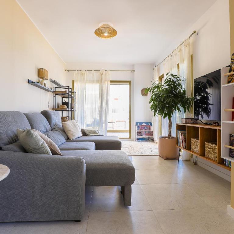 Prime location frontline beach Dona Sofia - Apartamento de 3 dormitorios con vistas al mar - 8