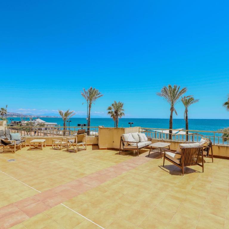 Prime location frontline beach Dona Sofia - Apartamento de 3 dormitorios con vistas al mar - 11