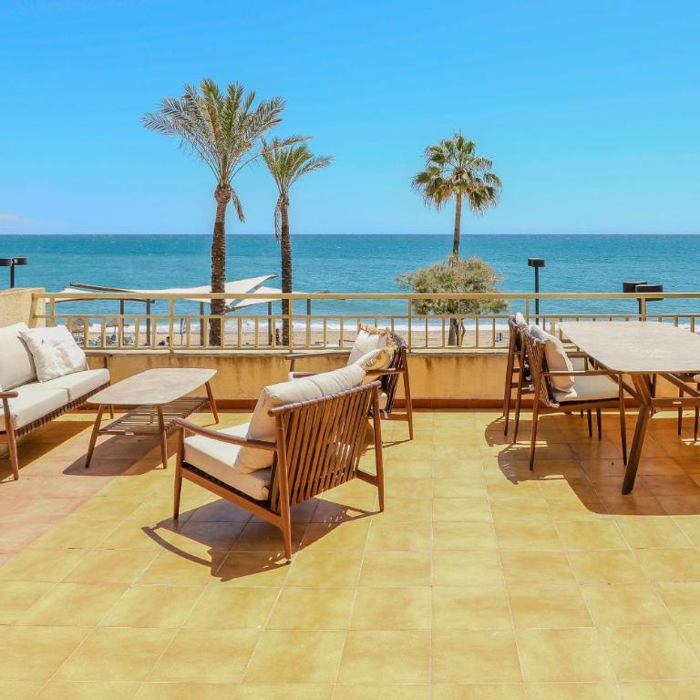 Prime location frontline beach Dona Sofia - Apartamento de 3 dormitorios con vistas al mar - 10