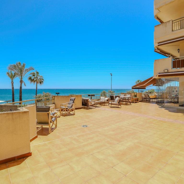 Prime location frontline beach Dona Sofia - Apartamento de 3 dormitorios con vistas al mar - 12