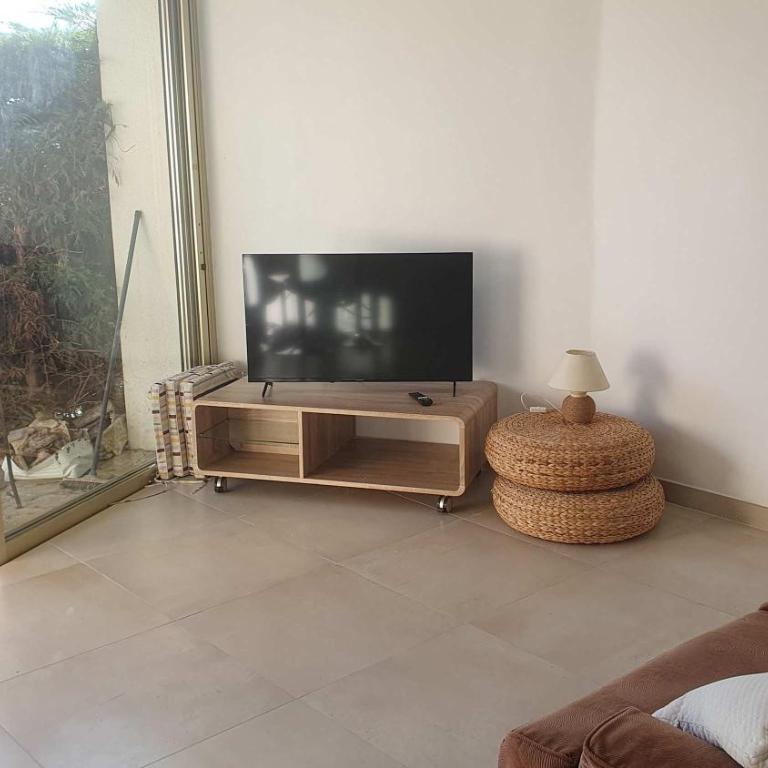 B084-Confort et serenite piscine et stationnement - Apartment - 8