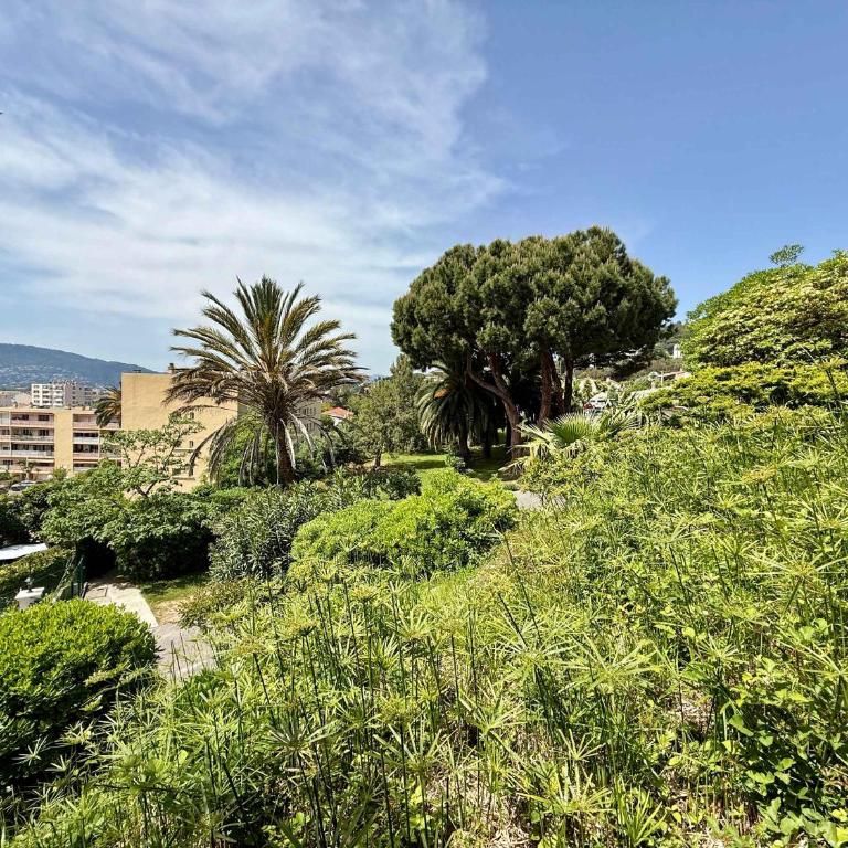 B084-Confort et serenite piscine et stationnement - Apartment - 15