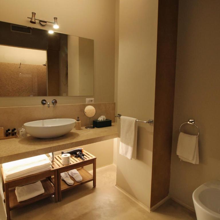 Domus 21 Luxury Suites - Deluxe Double or Twin Room with City View - 6