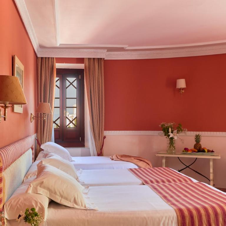 Alhambra Palace Hotel - Standard Twin Room with One Extra Single Bed - Non-Smoking - 6