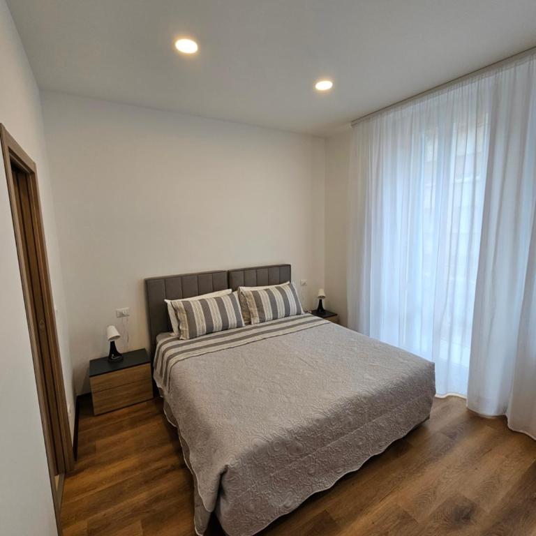 Lunis - Double Room with Private Bathroom - 1